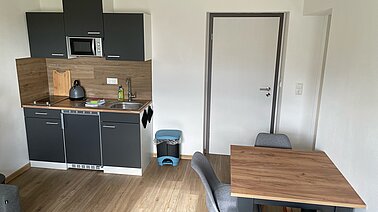 Wohnzimmer mit Küche